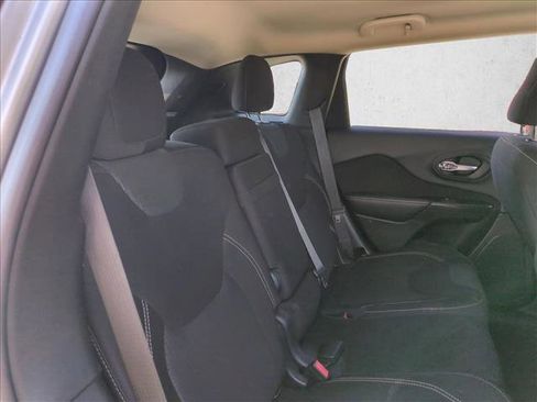 Used 2016 Jeep Cherokee Latitude w/ Comfort/Convenience Group image 18