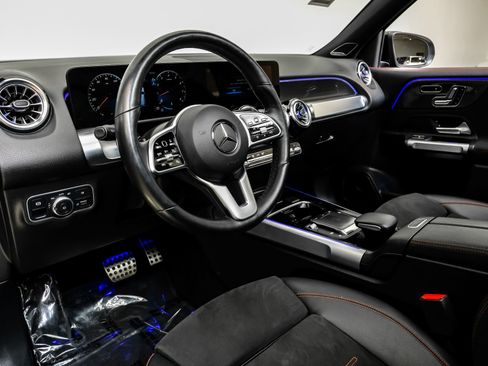 Used 2023 Mercedes-Benz GLB 250 4MATIC image 3