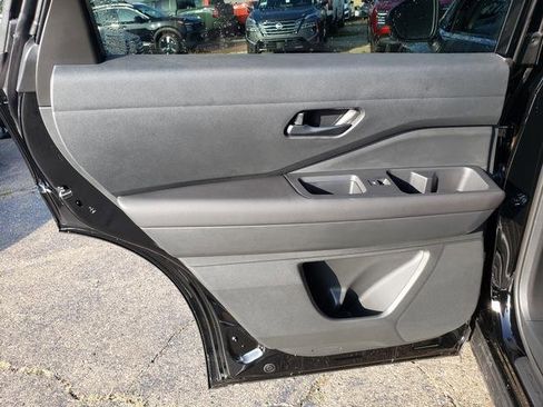 New 2025 Nissan Pathfinder SV w/ Black Appearance Package image 15