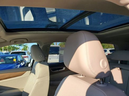 New 2026 Volkswagen Atlas SE image 8