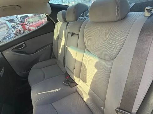 Used 2015 Hyundai Elantra SE w/ Option Group 02 FWD image 8