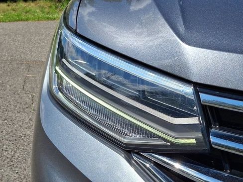 Certified 2023 Volkswagen Tiguan SE w/ Panoramic Sunroof Package FWD image 9