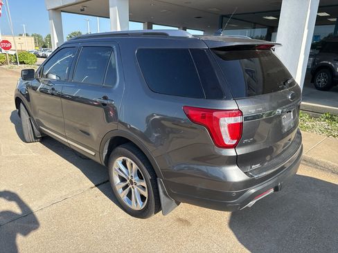 Used 2018 Ford Explorer XLT w/ Equipment Group 202A AWD/4WD image 8