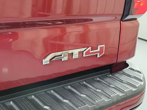 Used 2024 GMC Sierra 1500 AT4 w/ Technology Package AWD/4WD image 5
