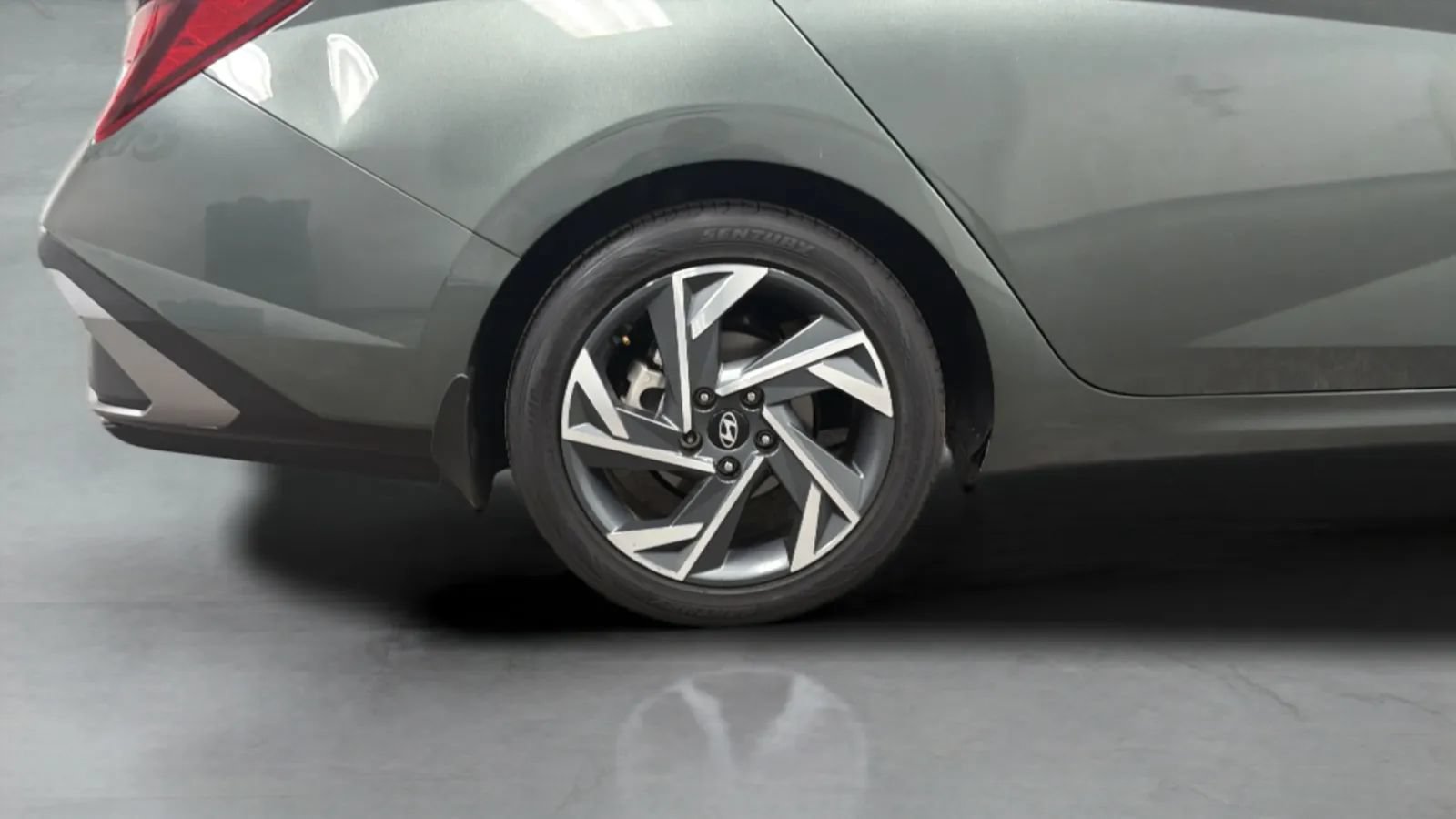 Used 2025 Hyundai Elantra Sport FWD image 26