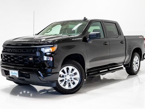 Used 2025 Chevrolet Silverado 1500 Custom w/ LPO, Dark Essentials Package AWD/4WD image 1