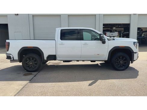 Used 2025 GMC Sierra 2500 AT4 AWD/4WD image 9