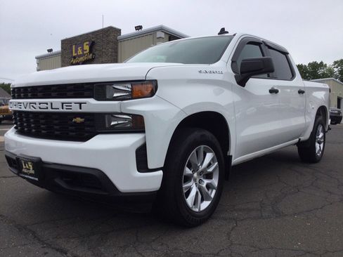 Used 2019 Chevrolet Silverado 1500 Custom w/ Custom Value Package AWD/4WD image 2