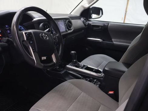 Used 2020 Toyota Tacoma SR5 AWD/4WD image 17