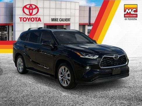 Used 2025 Toyota Highlander Limited FWD image 7