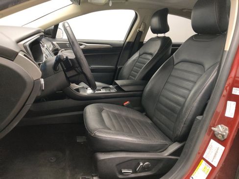 Used 2017 Ford Fusion SE w/ Fusion SE Technology Package image 17