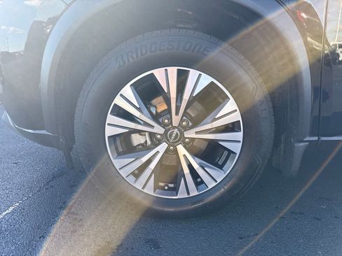 Used 2023 Nissan Rogue SV image 31