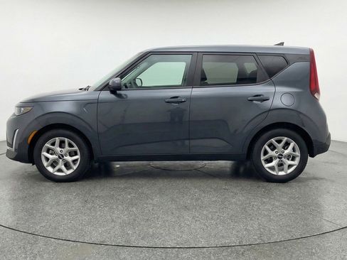 Used 2025 Kia Soul LX w/ LX Technology Package FWD image 5