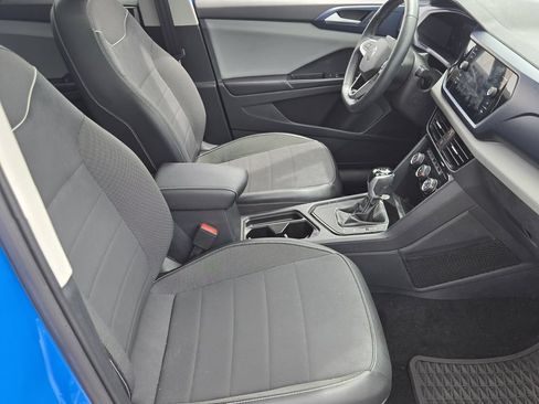 Used 2023 Volkswagen Taos SE w/ Panoramic Sunroof Package FWD image 16
