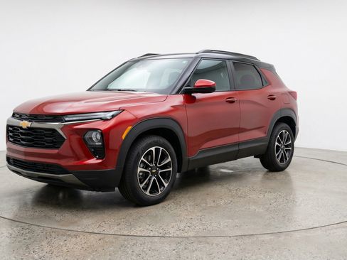 Used 2025 Chevrolet TrailBlazer LT image 3