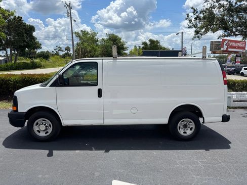 Used 2014 Chevrolet Express 2500 image 3