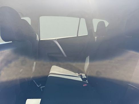 Used 2017 Toyota RAV4 LE AWD/4WD image 10