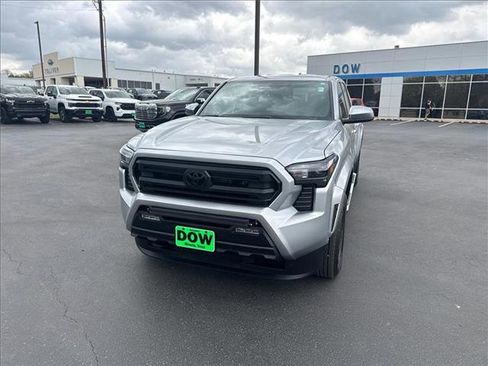 Used 2025 Toyota Tacoma SR5 image 2