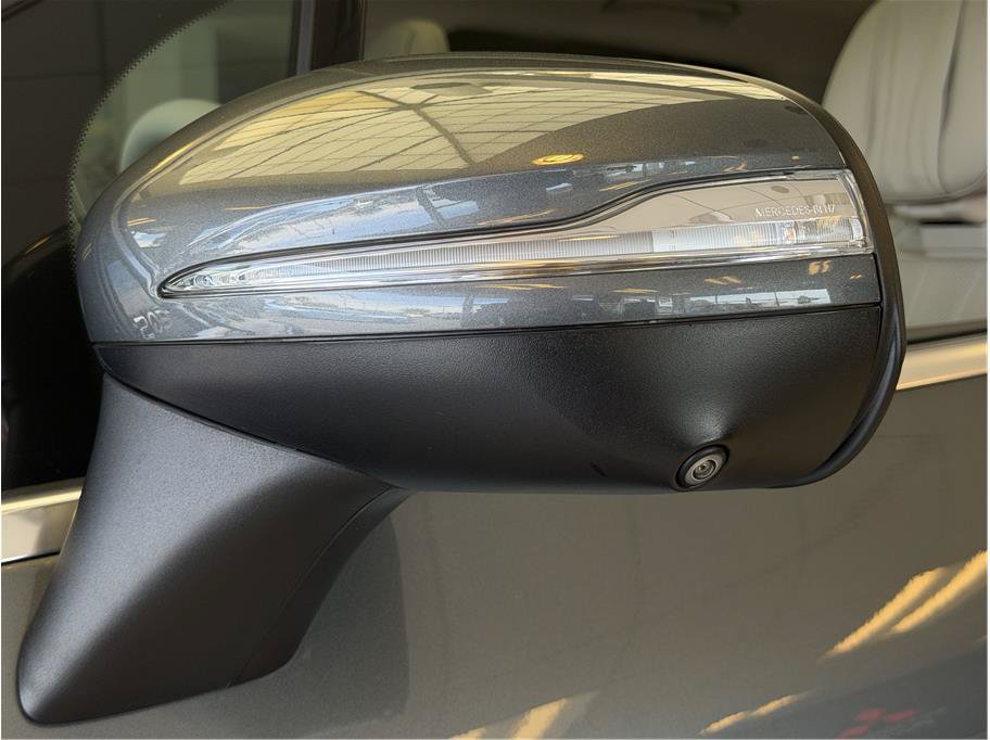 Used 2023 Mercedes-Benz EQS 580 4MATIC SUV w/ Exclusive Trim Package image 32