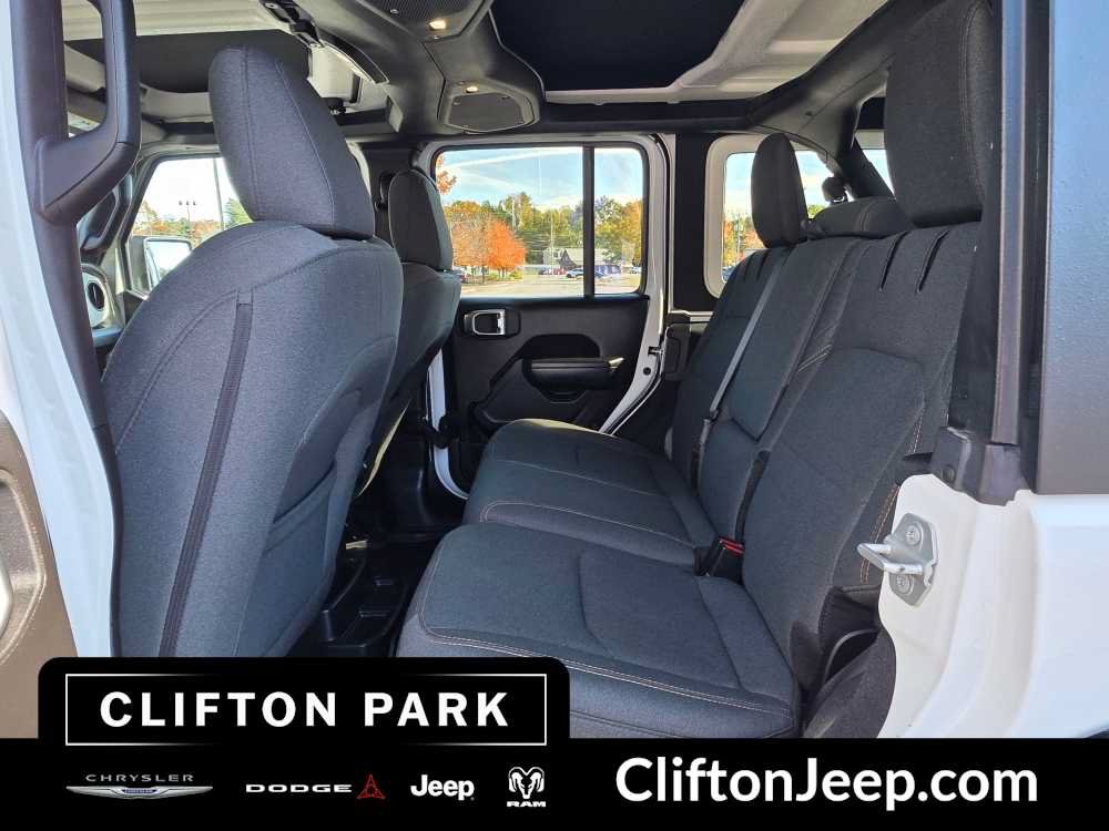 Used 2024 Jeep Wrangler Unlimited AWD/4WD image 13