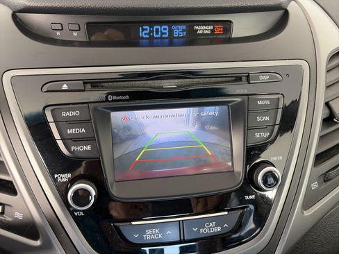 Used 2015 Hyundai Elantra SE w/ Option Group 03 FWD image 18