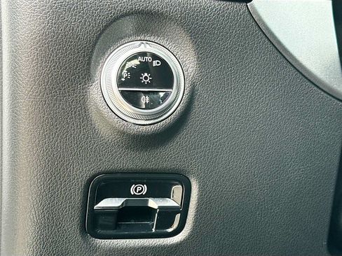 Used 2022 Mercedes-Benz C 300 Sedan image 10