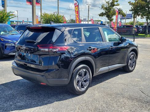 Certified 2024 Nissan Rogue SV FWD image 4