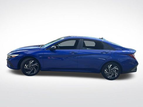 Used 2025 Hyundai Elantra SEL FWD image 4