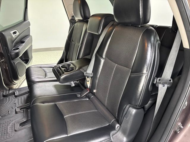 Used 2015 Nissan Pathfinder Platinum w/ Family Entertainment Package FWD image 29