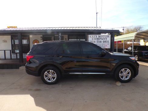 Used 2021 Ford Explorer XLT w/ Equipment Group 202A image 1