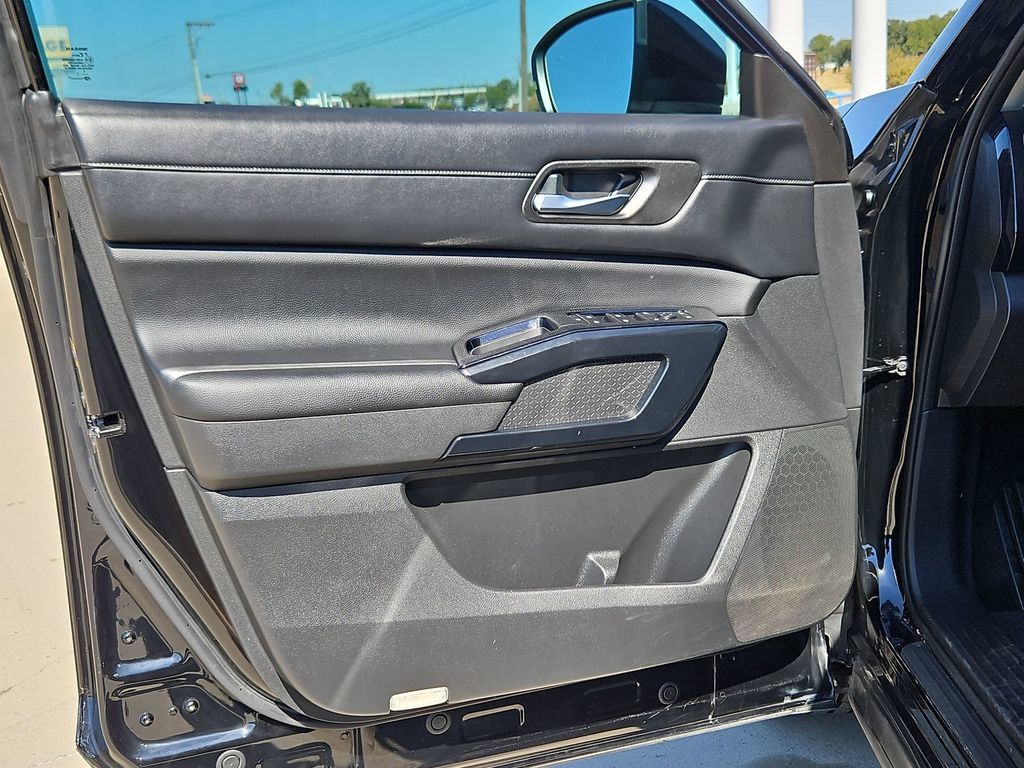 Used 2022 Nissan Pathfinder SV FWD image 11