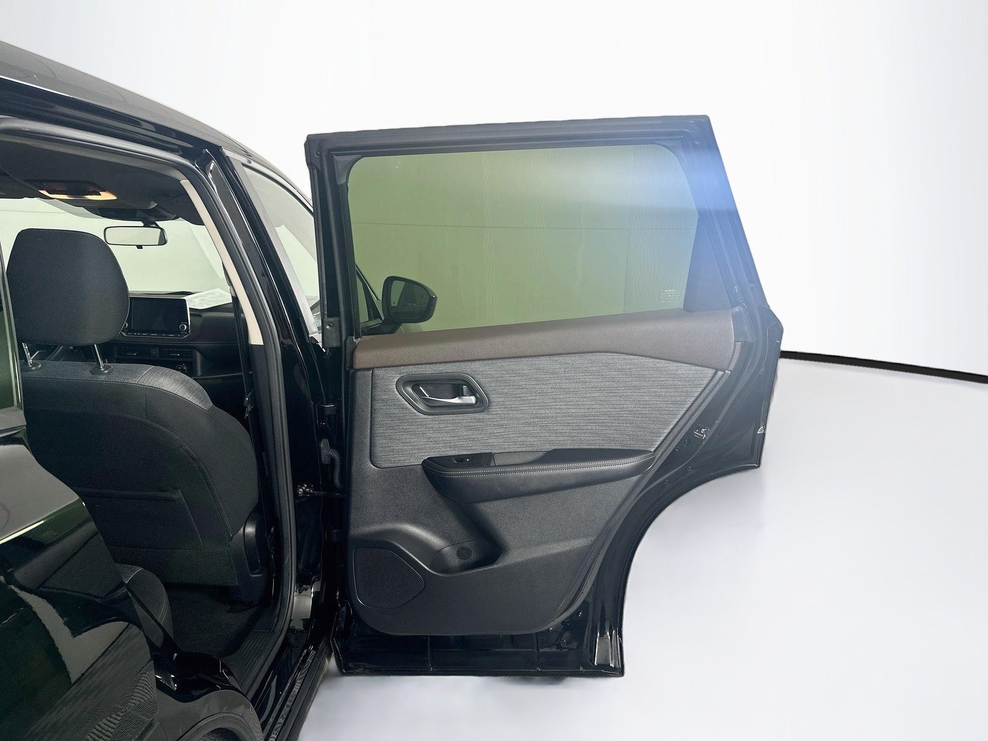 Used 2023 Nissan Rogue SV FWD image 30