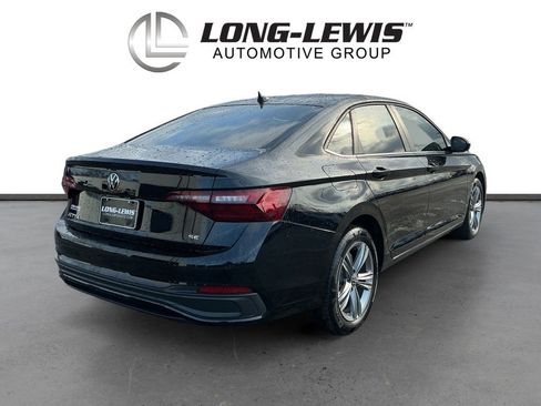 Used 2024 Volkswagen Jetta SE w/ Panoramic Sunroof Package image 7