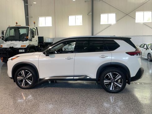 Used 2023 Nissan Rogue Platinum w/ Platinum Premium Package AWD/4WD image 3