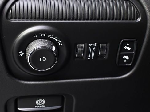 Used 2022 Jeep Grand Wagoneer Series III w/ HD Trailer Tow Package image 25