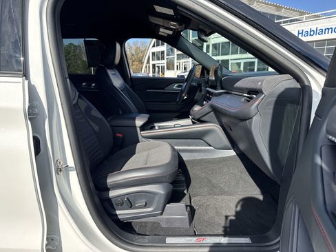 Used 2025 Ford Explorer ST-Line w/ Premium Package image 33