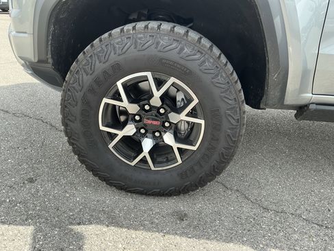 Used 2025 GMC Canyon AT4 w/ AT4X Package image 7