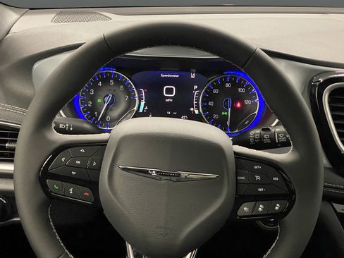 New 2026 Chrysler Pacifica Limited w/ S Appearance Package AWD/4WD image 17