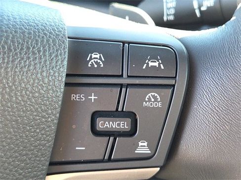 Used 2025 Toyota Camry SE image 28