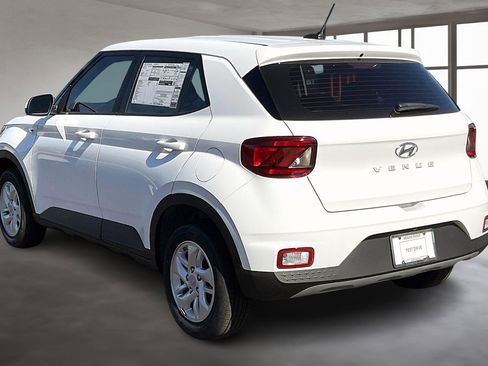 New 2025 Hyundai Venue SE image 3