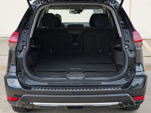 Used 2019 Nissan Rogue SV w/ Premium Package FWD image 9