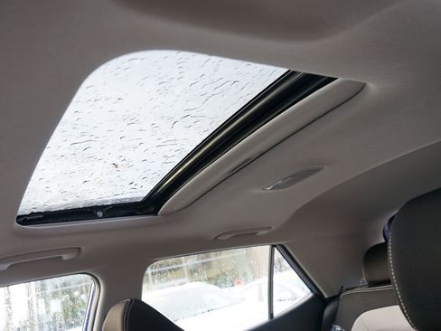 Used 2025 Hyundai Venue SEL image 19