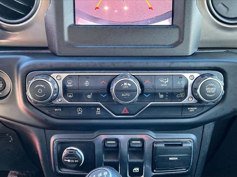 Used 2020 Jeep Wrangler Sport image 15