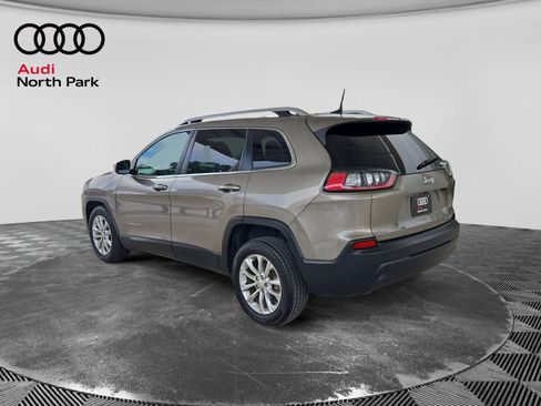 Used 2019 Jeep Cherokee Latitude w/ Popular Appearance Group FWD image 3