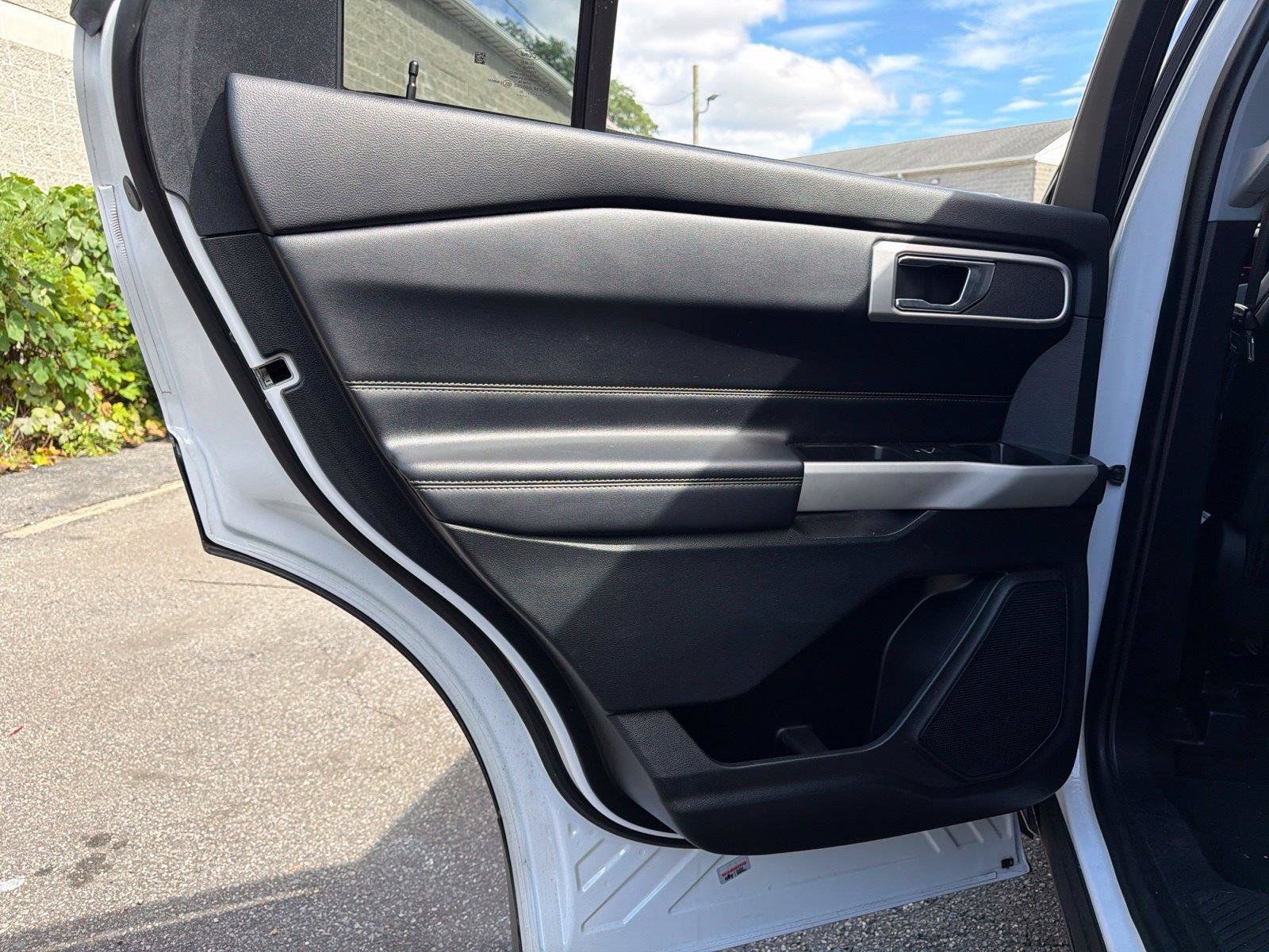 Used 2021 Ford Explorer XLT w/ Equipment Group 202A AWD/4WD image 22