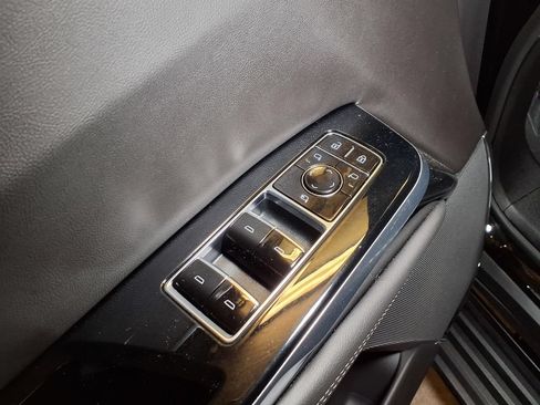 Certified 2025 Cadillac Escalade ESV Premium Luxury AWD/4WD image 14