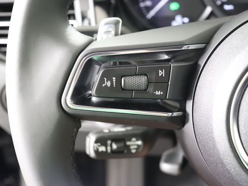 Used 2025 Porsche Macan image 33