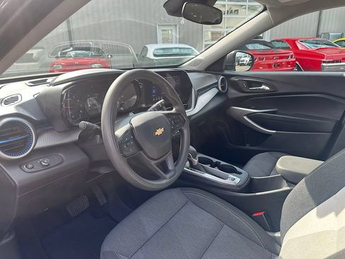 Used 2024 Chevrolet Trax LS w/ Driver Confidence Package FWD image 17