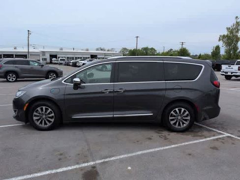 Used 2020 Chrysler Pacifica Limited w/ Advanced Safetytec Group FWD image 5
