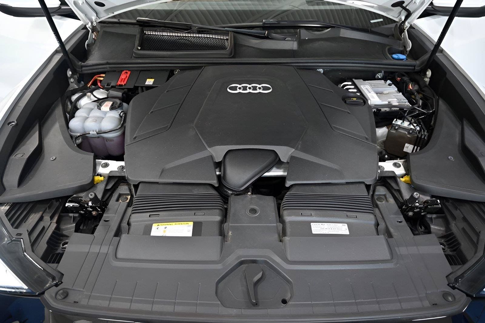 Used 2021 Audi Q8 Prestige AWD/4WD image 33